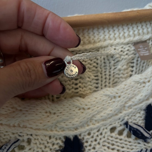 Knitted and Knotted XL Sweater cable knit ribboned - Picture 8 of 13